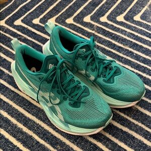 Men’s asics Superblast 2 GUC size 8.5 teal